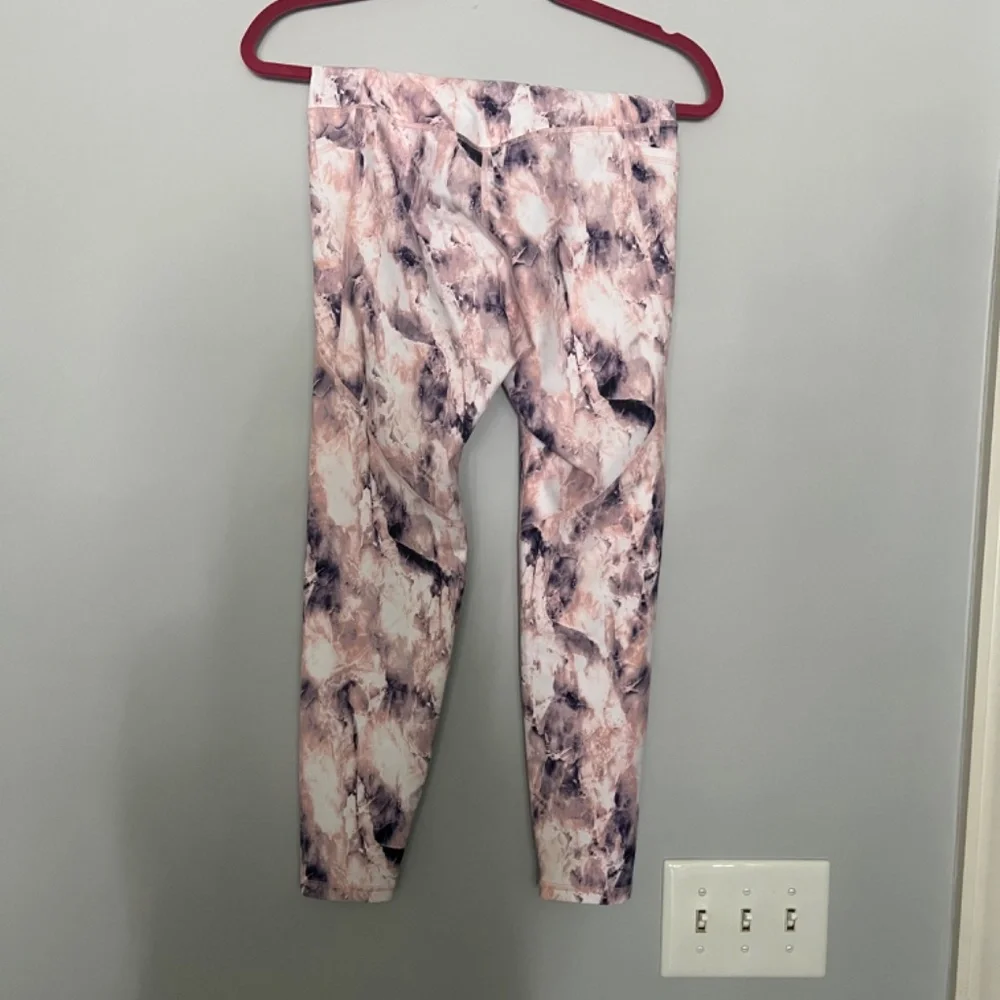 Old Navy Powersoft Leggings - Picture 2 of 3
